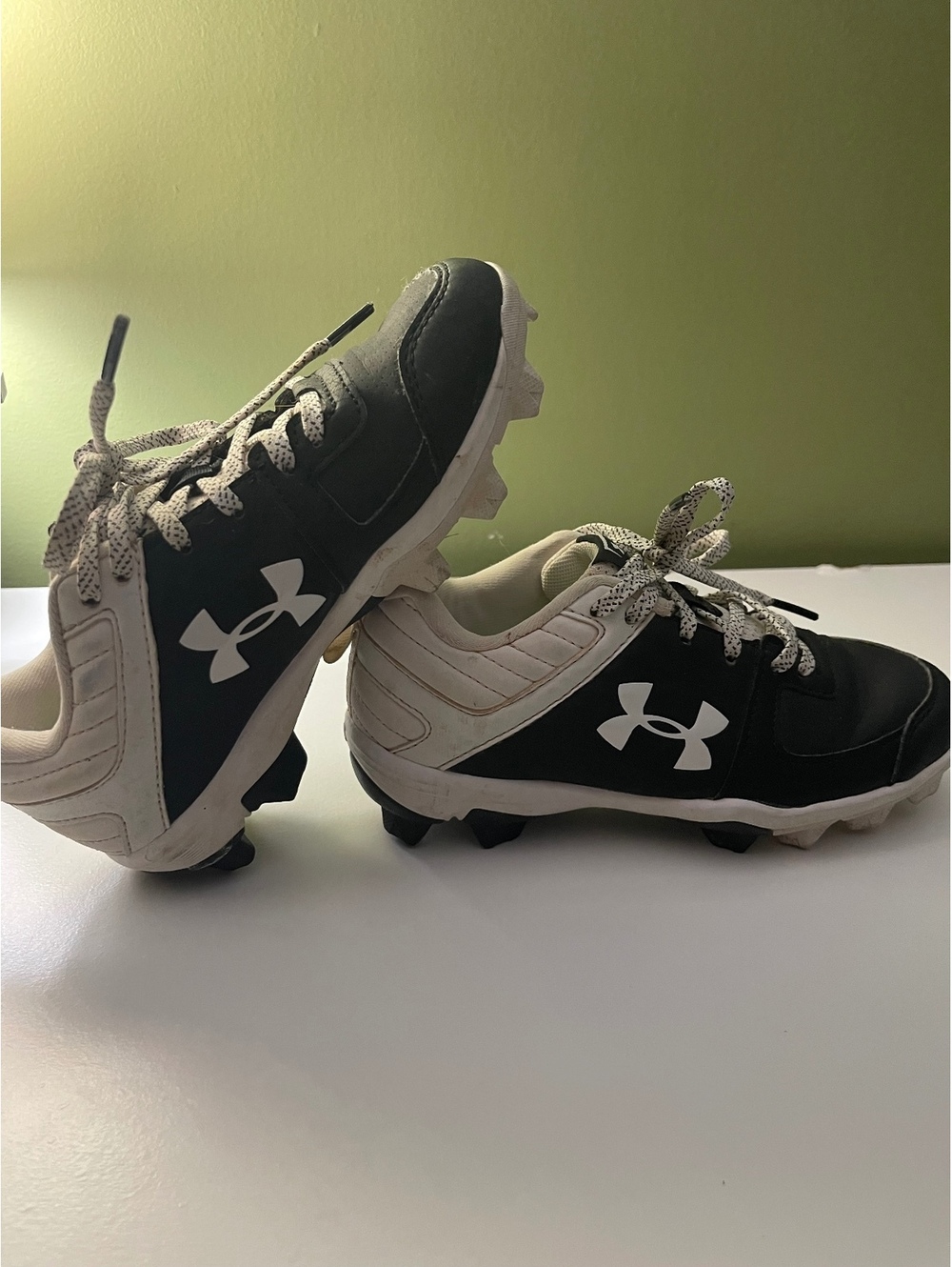 Kids 1.5y under armor cleats
